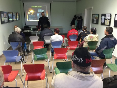 Hajléktalanok részesültek tűz és balesetvédelmi oktatásban Fehérváron